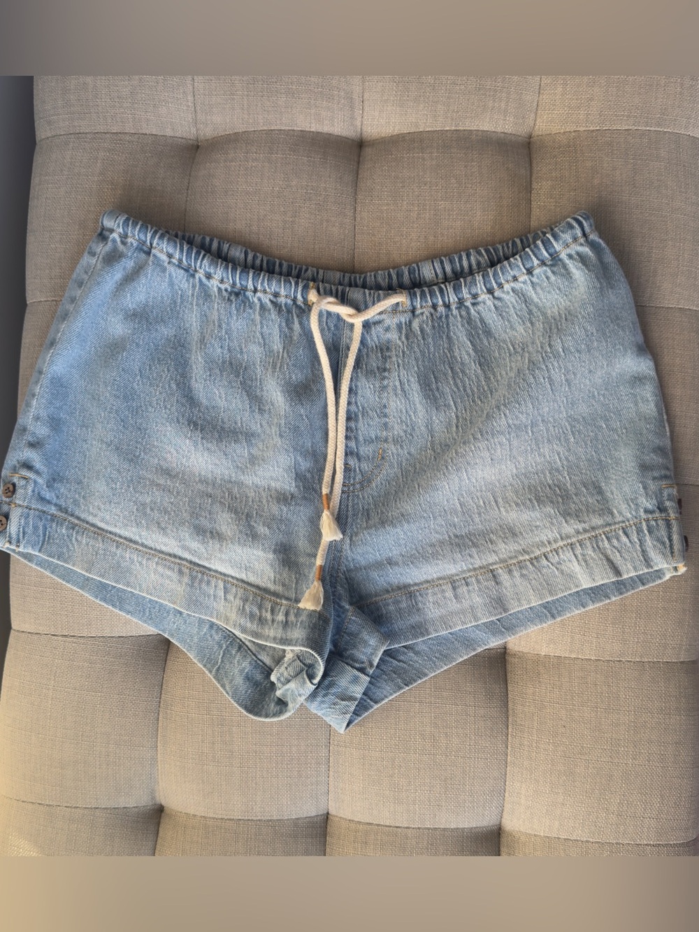 NEW w/o tag Roxy Light Blue Denim Drawstring Shorts size Medium- super soft